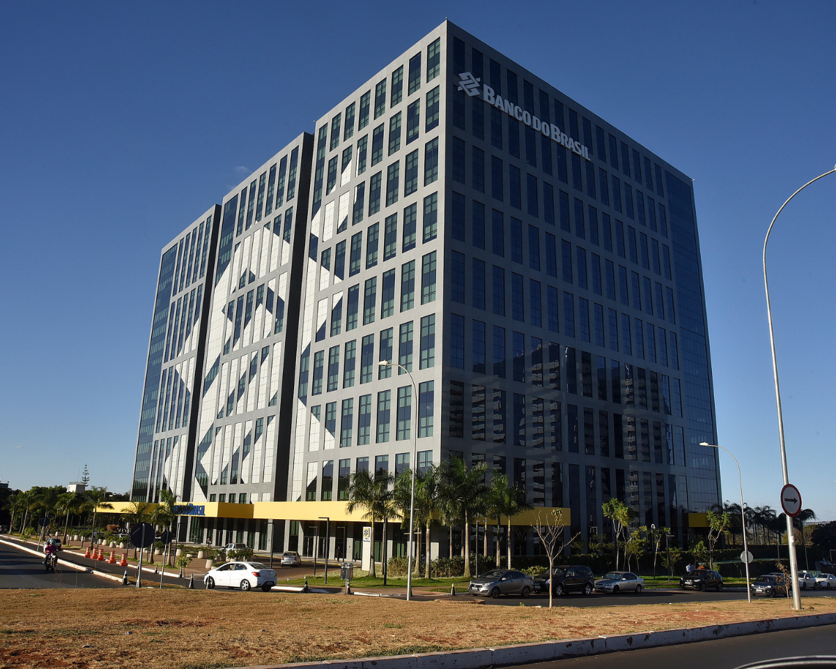 Banco do Brasil registra queda de 60 % no lucro e corta dividendos