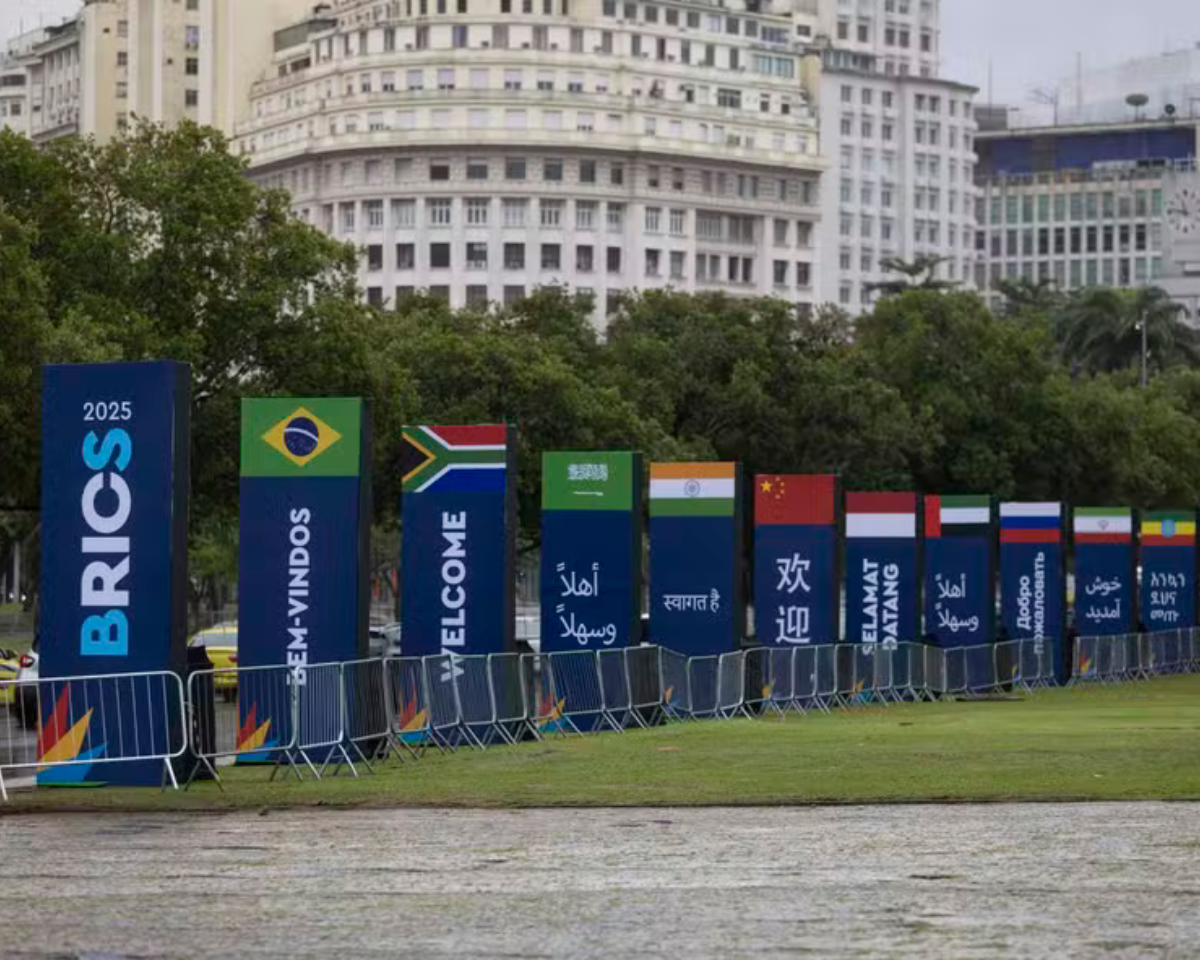 Cúpula dos BRICS aprova governança global de IA